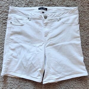 1822 Women's White Denim High Rise Shorts Size 16